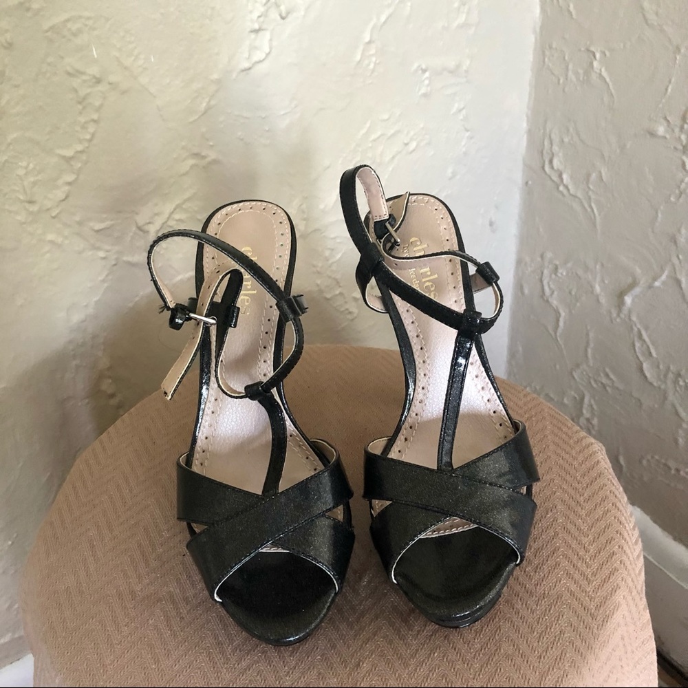 Charles David Metallic grey sandals
